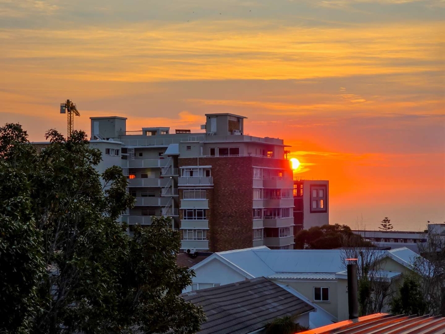 2 Bedroom Property for Sale in Sea Point Western Cape